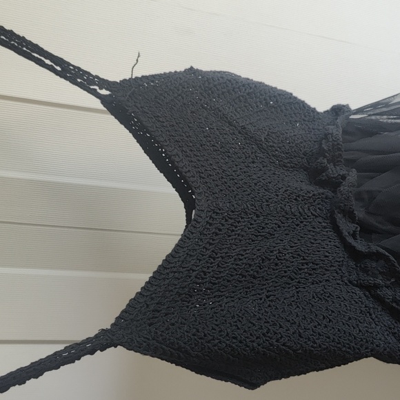 urbanic Dresses & Skirts - Black mid length party dress